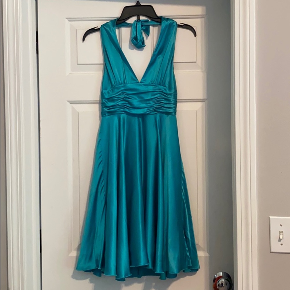 Fits like a 6 Cache silk cocktail dress